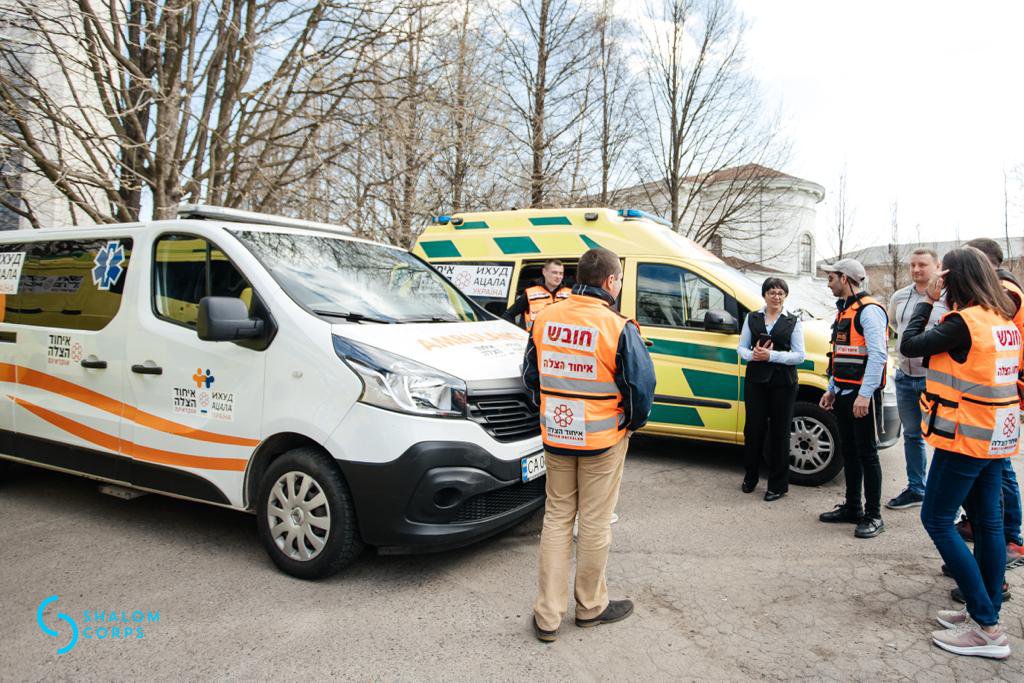 CorpsShalom's tweet photo. During this Passover, our @UnitedHatzalah volunteers made sure Ukrainian Jews and refugees had it covered:
Delivering medicine &amp; medical equipment to Ukraine hospitals;
Providing three cargo flights of Kosher l'Pesach food for Jews in Ukraine and refugees in Slovakia and Moldova; https://t.co/IS2EfSZGgb