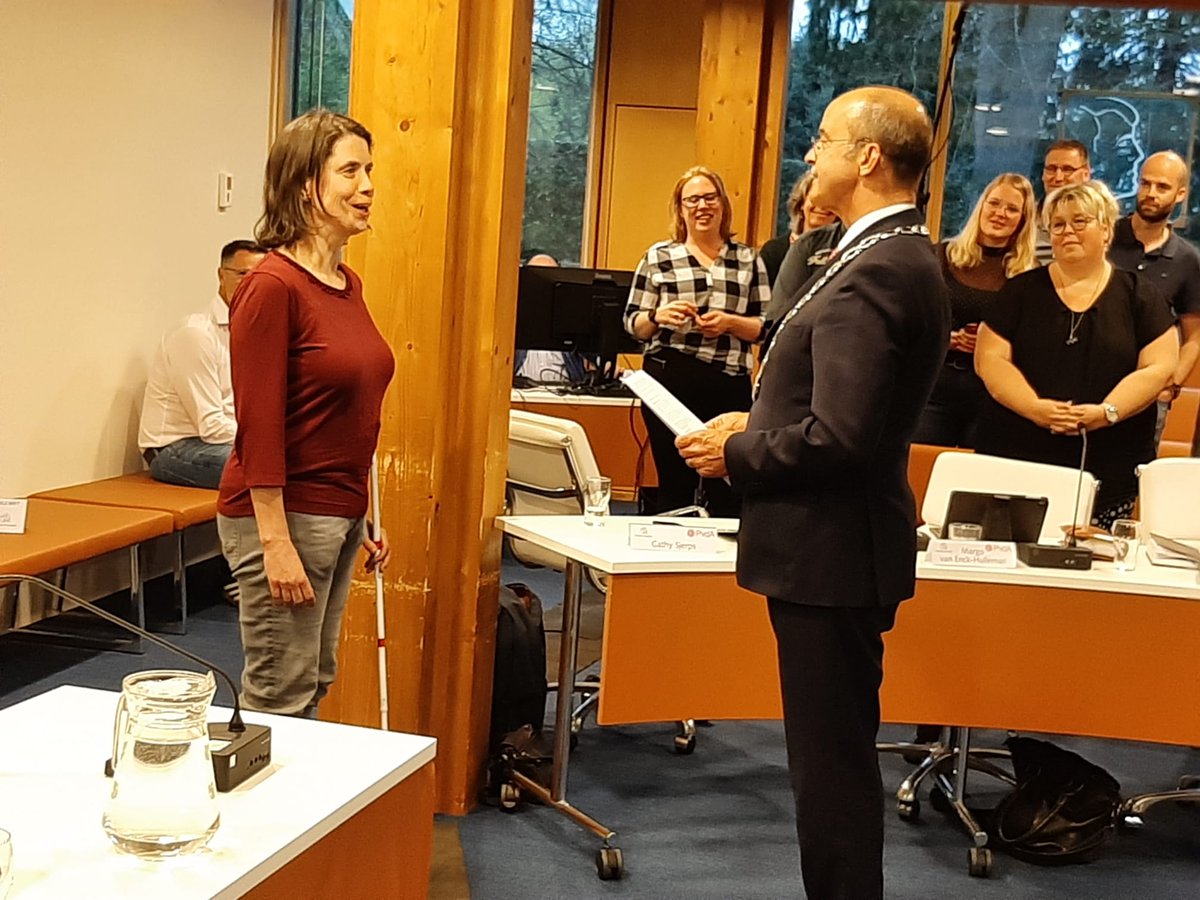 pvdabrummen's tweet photo. Tijdens de raadsvergadering, afgelopen donderdag, zijn Simone Cox en Maroesja Elshof-Kablau, beëdigd als steunfractieleden. Zij zullen onze fractie de komende raadsperiode ondersteunen. Allebei van harte gefeliciteerd! #PvdABrummenEerbeek #GemeenteBrummen
https://t.co/cwGfAsiR72 https://t.co/32jtsivOGh