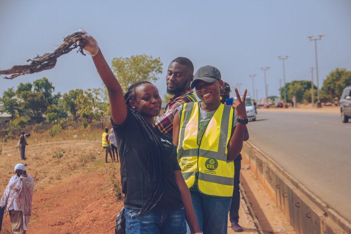Photos from the last Earth Day Commemoration in Kaduna. The journey to planting trees and Keeping mother earth healthy. 
#EarthDay2022 #saveEarth
*THREAD