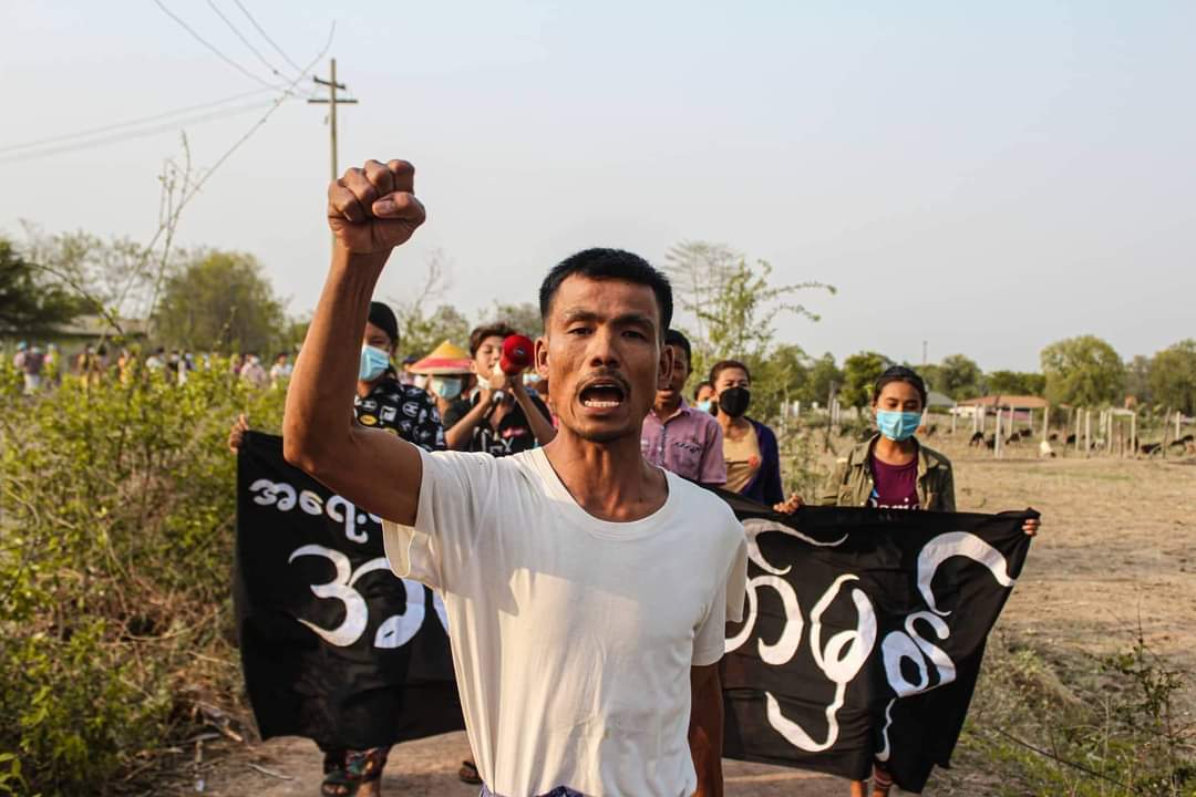 Khithitofficial's tweet photo. မုံရွာတွင် အကြမ်းဖက် စစ်တပ် တော်လှန်ရေး လက်ပံတောင်းတောင် ဒေသ လူထု သပိတ်စစ်ကြောင်း ချီတက် ဆန္ဒပြ

ရန်ကုန်၊ ဧပြီ ၂၄
Read More -> https://t.co/TbRwrAFxDv https://t.co/M69EiqS13N