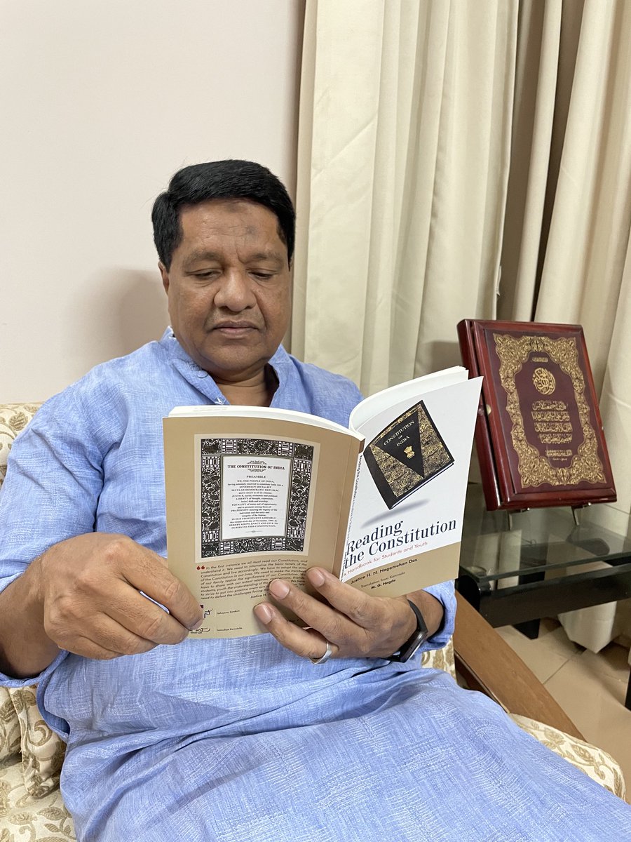 AshrafAliBashi4's tweet photo. Reading the constitution… Keep reading the constitution https://t.co/YYiqnAgMi5