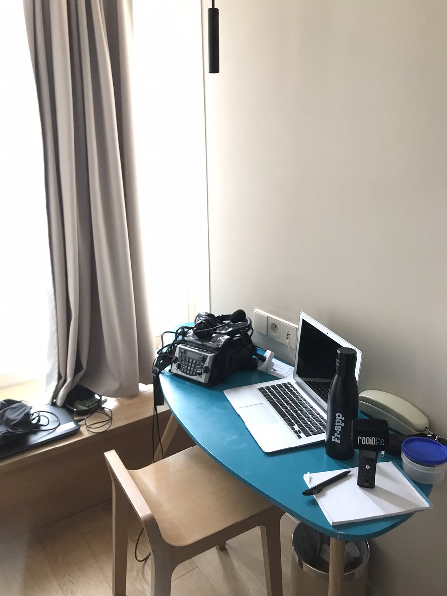 Pas les moyens de <a href="/Forum_RTS/">Forum (compte archivé)</a>. C’est depuis ma chambre d’hôtel que je vous fais mes papiers sur le second tour pour RadioFR. #Presidentielle2022 

Après je file suivre les résultats dans un bar du XXeme ! Reportage pour demain matin 7h30