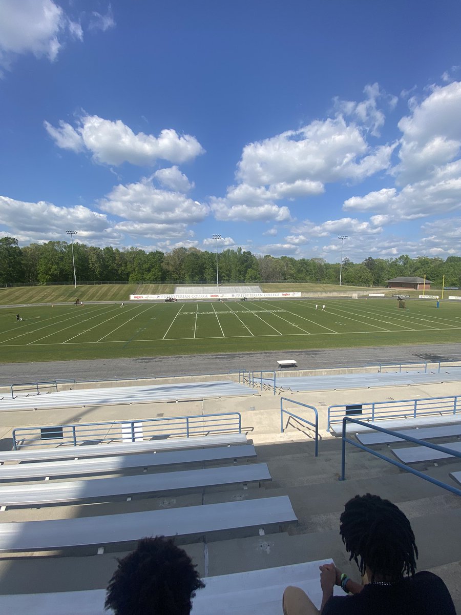 Simeon__Reid's tweet photo. Had a great time yesterday @BlueHoseFtball!! Thank you for the invite @CoachKeithEmery. @Coach_Englehart @CoachSirrArchie @Coach_DanOwen @Coach_Vach https://t.co/SXzO30HE44