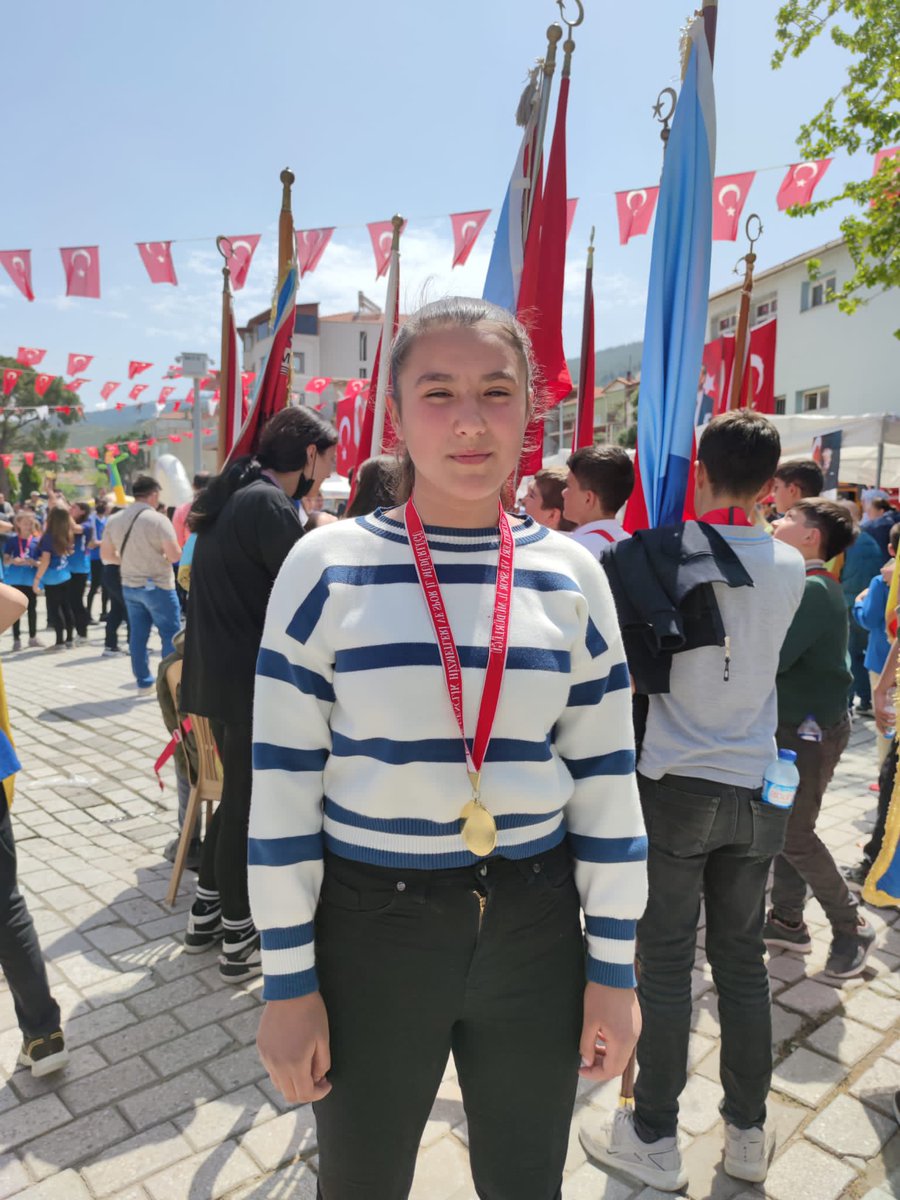 TAZOF tarafından düzenlenen Türkiye Akıl ve Zeka Oyunları Turnuvası Mangala kategorisinde ilçe üçüncüsü olan öğrencimiz Mehri YILDIZ, Kınık Belediye Başkanı <a href="/drdogruer/">Dr.Sadık Doğruer 🇹🇷</a>’den ödülünü aldı. 
Öğrencimizi ve emeği geçenleri tebrik ediyoruz.
<a href="/kinikmeb/">Kınık İlçe Milli Eğitim Müdürlüğü</a>