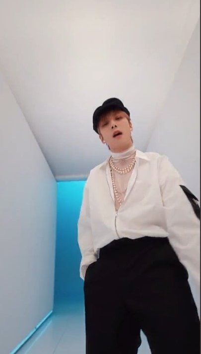 Iy_unstable's tweet photo. What is sanity
#MonstaXComeback #Kpop
#ShapeOfLove #LoveMVTeaser
@OfficialMonstaX https://t.co/dmNydLevbo