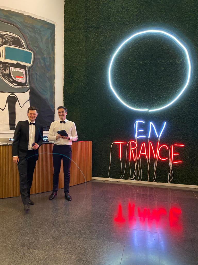 Friday was our genesis event: #ArtDinner where the club was born amongst some amazing artists <a href="/Sasha_Knezevic/">Sasha Knezevic</a> <a href="/CocoWasabi_/">Coco Wasabi</a> <a href="/NFTunes_/">NFTunes</a> and for a good cause #LichtInsDunkel