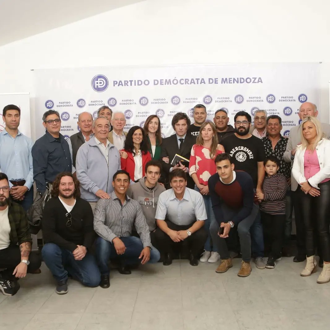 LlanoMechi's tweet photo. #LaLibertad avanza con una fuerza arrolladora! Gracias @JMilei por confiar en el @pdemocrata para reconducir a Argentina por la senda del progreso. https://t.co/z1kgTdDV4i