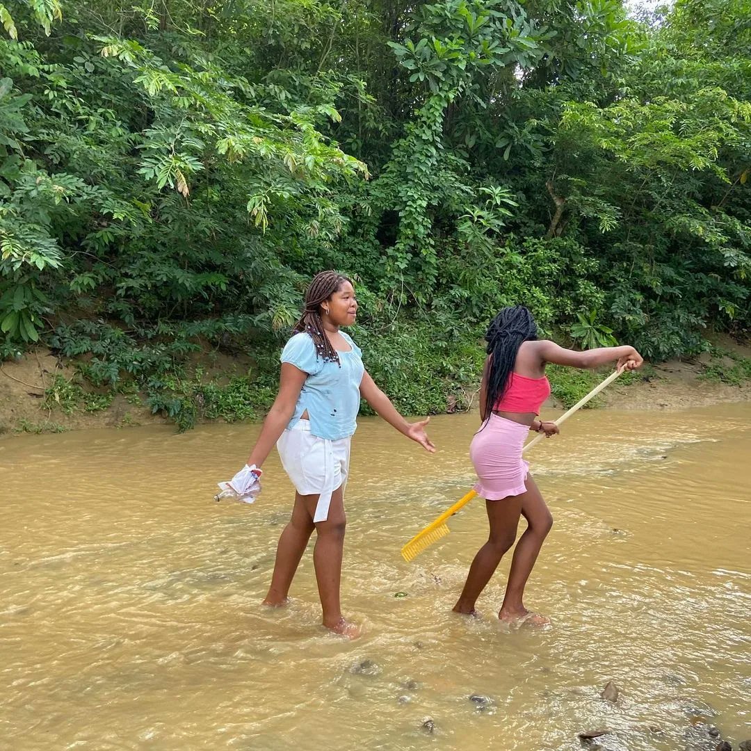 Undiaparadarcol's tweet photo. 👦🌱👧Así los jóvenes de #palenque liderados por nuestros embajadores de #niñezyjuventud @fundaraizint se activaron haciendo acciones solidarias en celebración del #diadelatierra !! 🌎

Nuestro futuro está en buenas manos🙌

#givingtuesdaycolombia #undiaparadarcolombia https://t.co/Yzb8lQTAKl