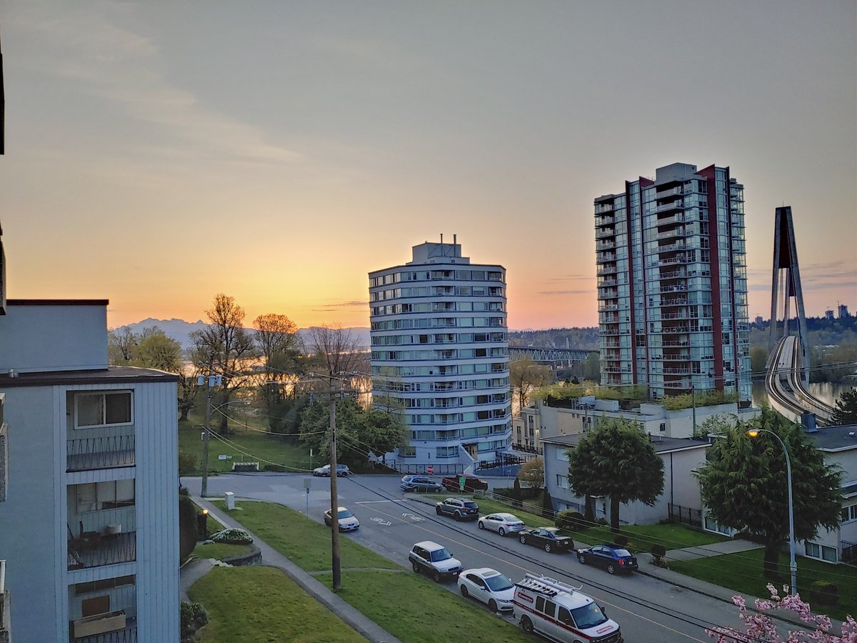 stephenbraverm1's tweet photo. Sunday morning sunrise #NewWestminster.
Today's itinerary:
- walk around until SkyTrain starts after 7 am
- cheer participants in this morning's #VancouverSunRun in Downtown #Vancouver
- Indian food buffet at the Himalaya on Main Street in the Punjabi Market.
#VanRun #FunRun https://t.co/rdJ9EroYrt