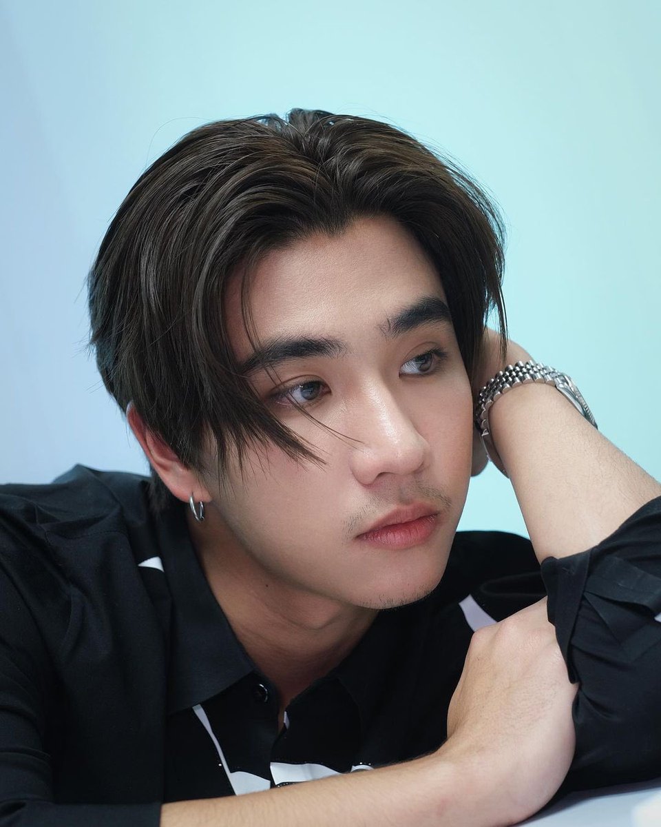 PS_OfficialTH's tweet photo. ทรงพระเจริญ หล่อยิ่งยืนนาน. 🖤🇹🇭
#PerthSaintSation https://t.co/rx9kfzHJkG