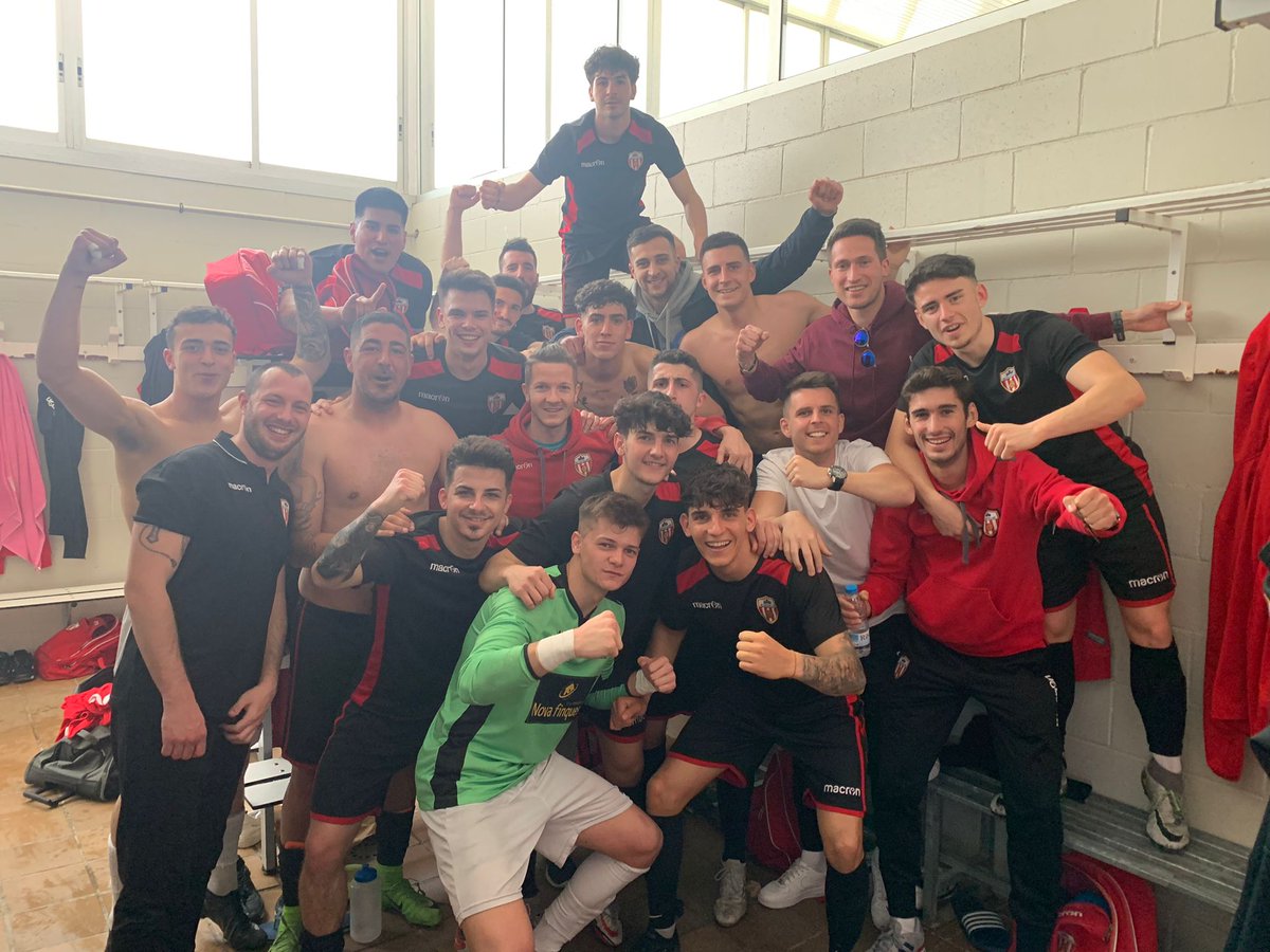 Victorleon_10's tweet photo. Nos lo merecemos 💪💪⚪🔴❤ @UE_Castellar https://t.co/rPmab3nZwS