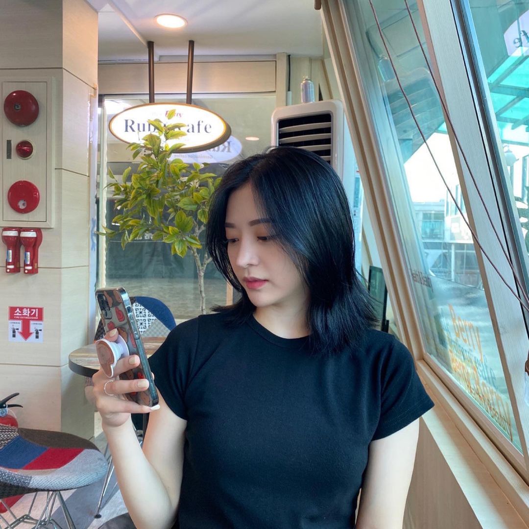 220424| hx2yun_ instagram güncellemesi:

"🙂😃"