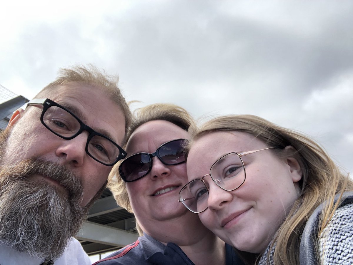 AddisonChris67's tweet photo. “We are lucky to have something that makes it hard to say good bye”
As great as it was to have her home sucks harder that she has to go https://t.co/LfurN02Us9