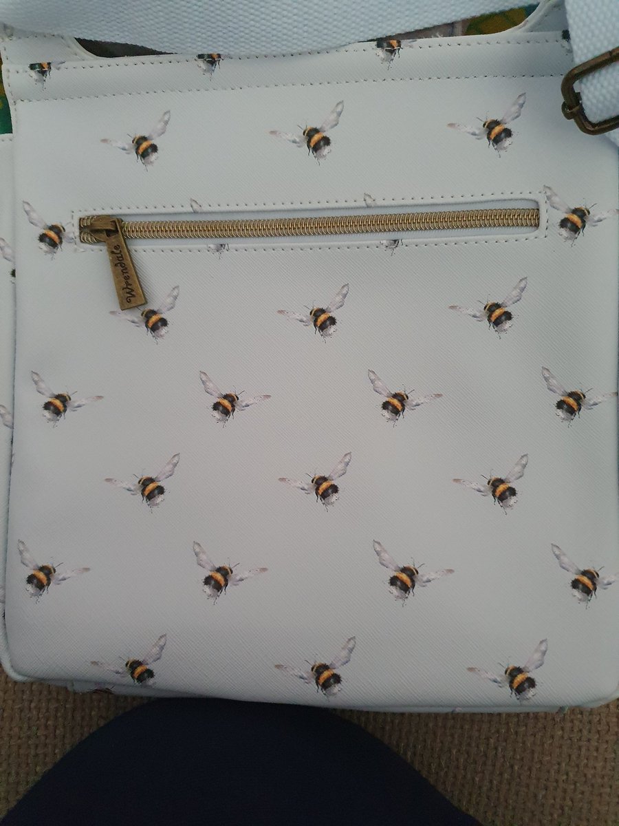 BlueMc80's tweet image. Beautiful baby-blue buzzy bee bag!!!