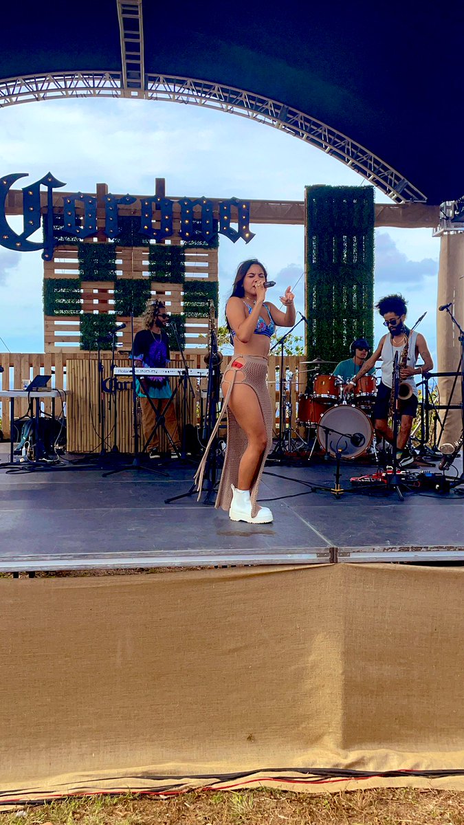 anaisdelaraiz's tweet image. Esta mujer puede estar cantando en la luna y yo me robó una nave y le llegó ! Se joda to’!! Nenaa el west side te ama !! 🫶