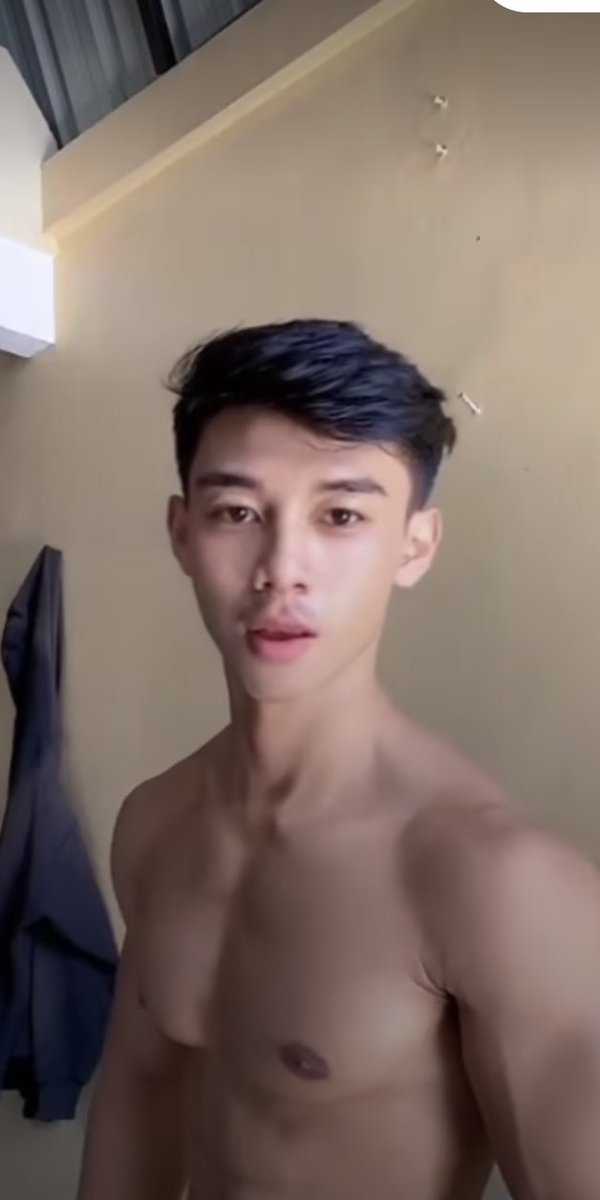 Aduhai13784844's tweet photo. Tebak dia 🍆Top, 🍑Bot atau Vers🍄yg betul bisa unboxing sama dia,Misalnya😂😂😂
#gaymakassar #gaypageant #gayfriendly https://t.co/6ePKY11YMX