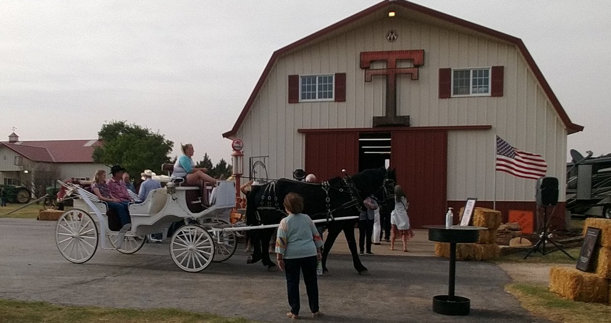 LDAMAX1's tweet photo. Party on the Prairie, great event supporting Fibermax Center for Discover. Good food, visiting with friends and making new ones. https://t.co/SjXyKKfOl8