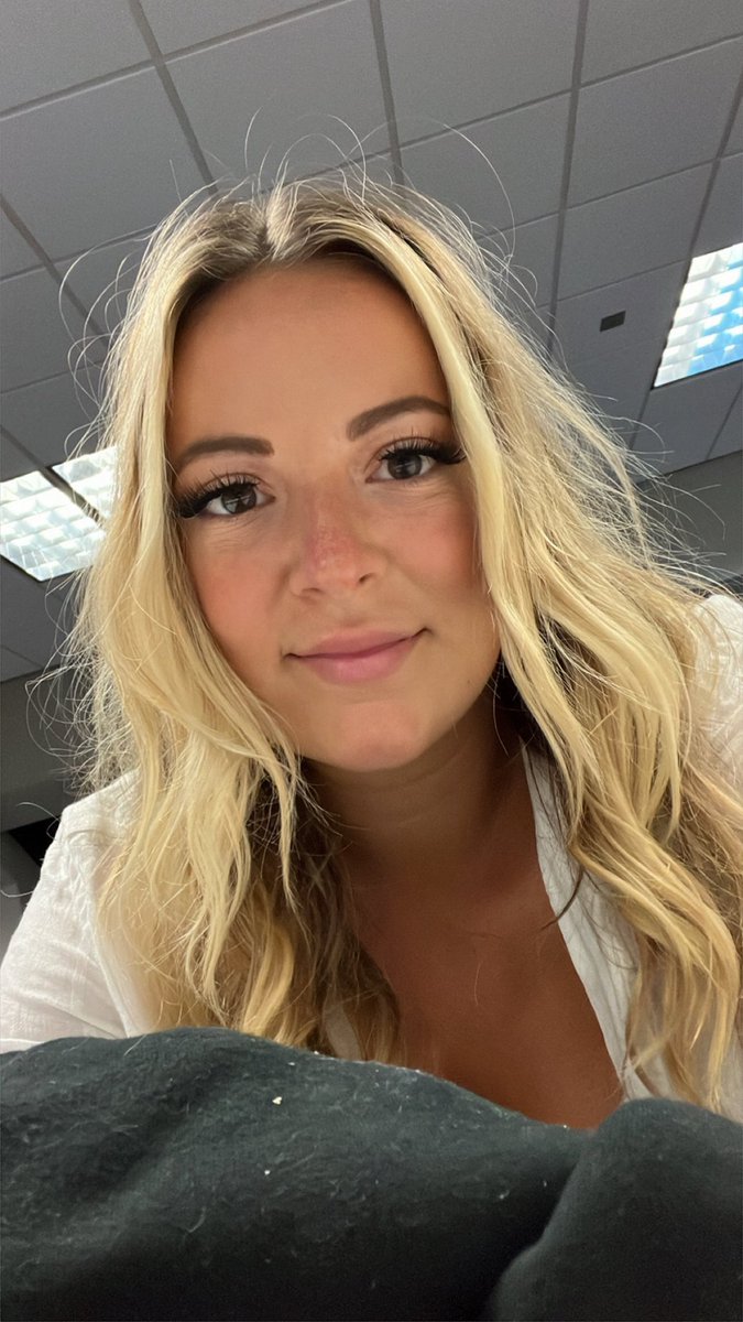The Blonde Broker tweet media