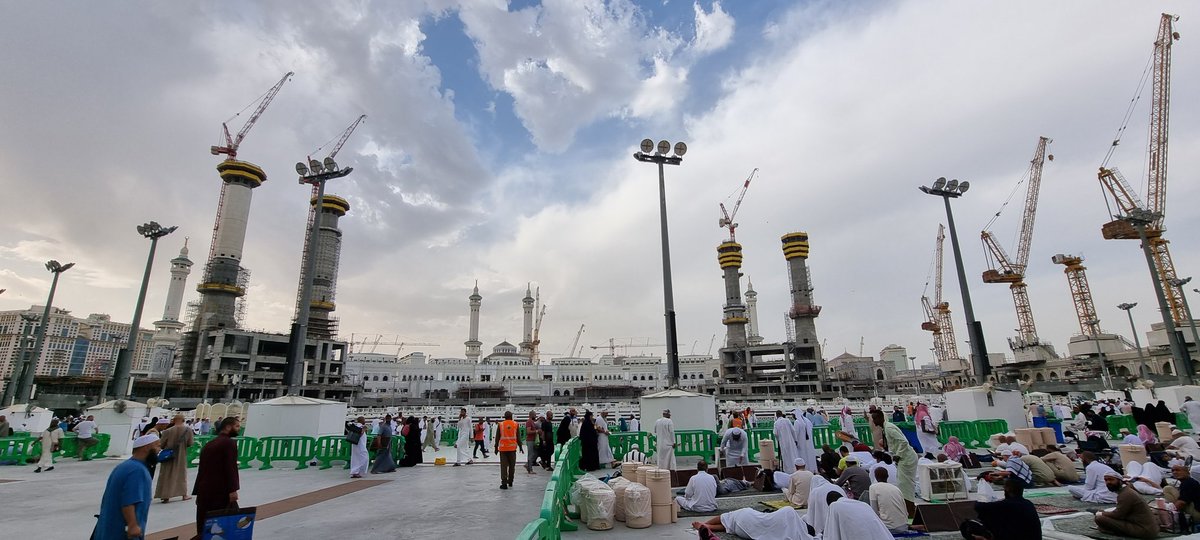HaramainInfo's tweet photo. On the roof scenes at Masjid Al Haram https://t.co/rpzIC4WtwG