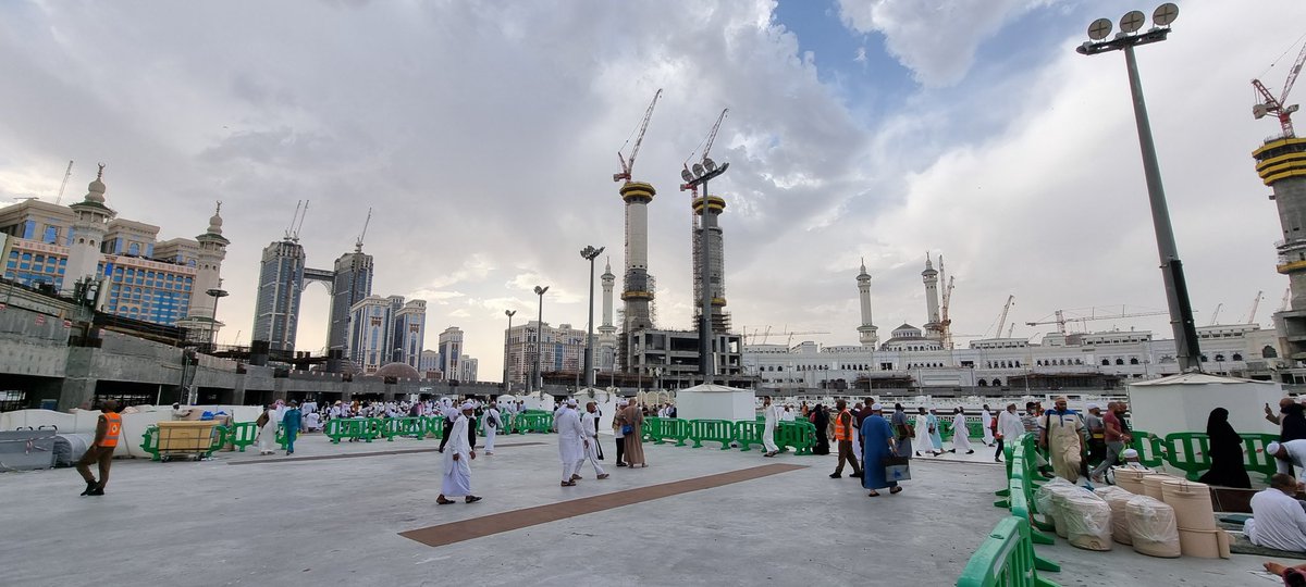 HaramainInfo's tweet photo. On the roof scenes at Masjid Al Haram https://t.co/rpzIC4WtwG