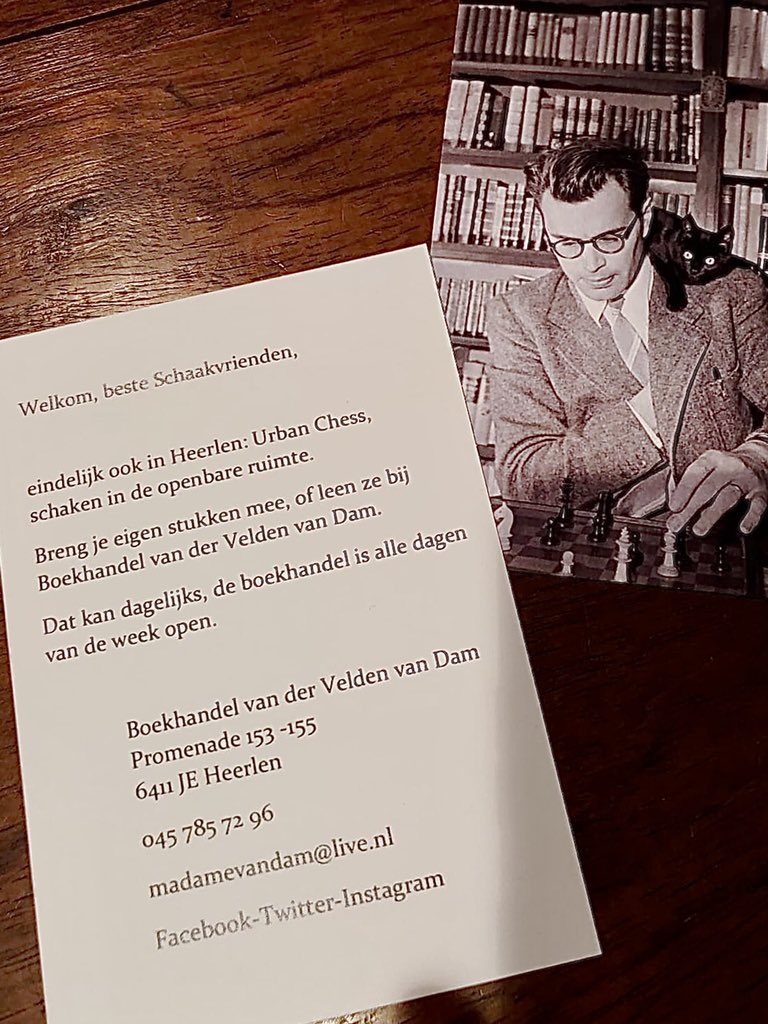 . <a href="/jordyclemens/">Jordy Clemens</a> opende! Eerste zetten gezet #schaken #Heerlen. #urbanchess