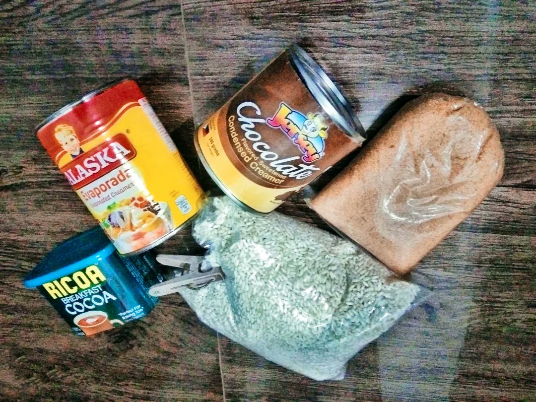 AldrewJames's tweet photo. Early breakfast 😊
Filipino creamy champurado, creamy soupy dishes, chocolate rice porridge
Enjoyed with dried salted fish
Need instant breakfast? Try this😋
(April 16 2022)
#filipinochampurado
#heaveupchannel #mylifestory #chocolatericeporridge #baguiofeels #baguio2022 https://t.co/W8gBYPpa3a