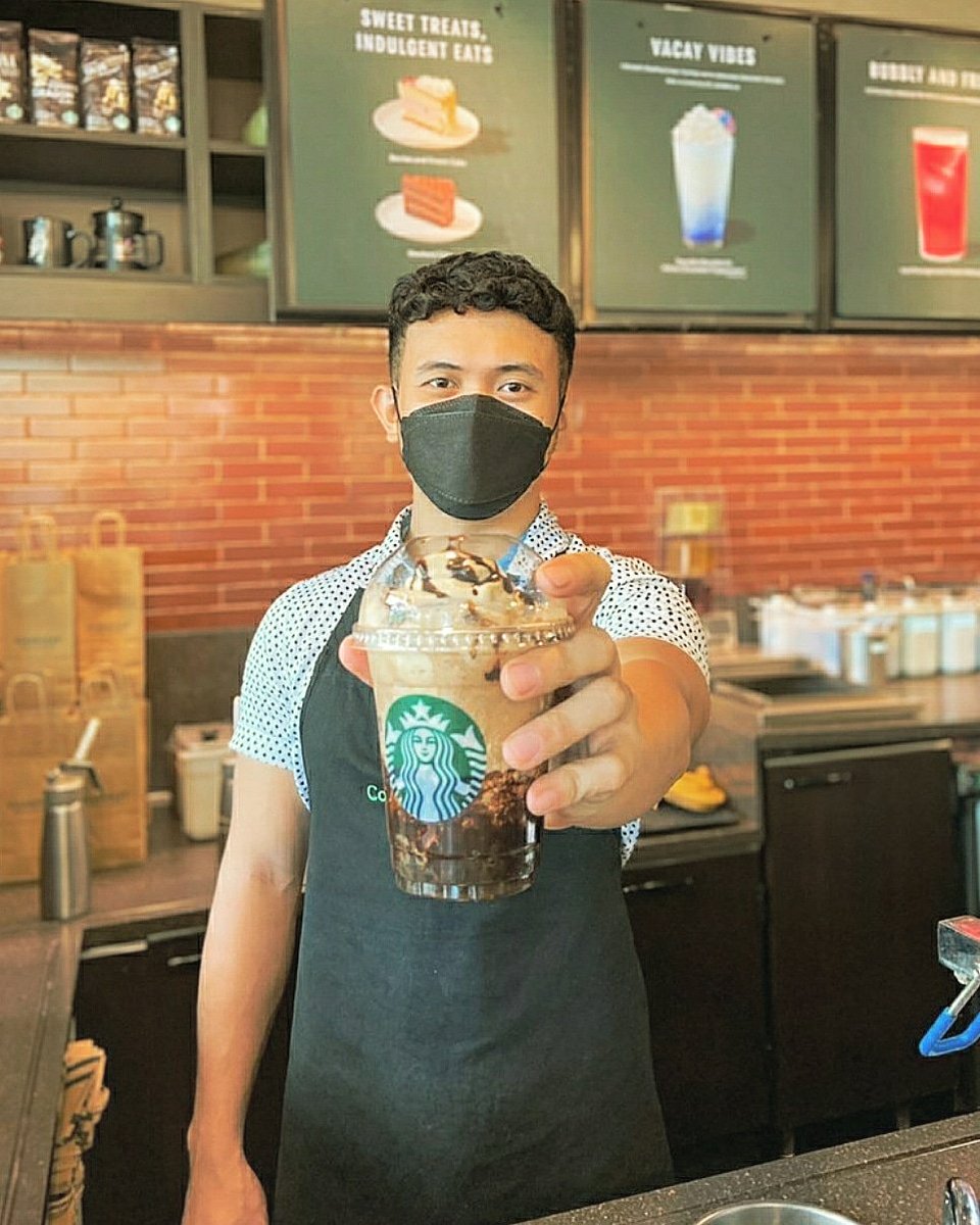 _joeyfelixx's tweet image. Keep calm and have a frapuccino 💚