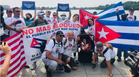 Solidarios con #Cuba en varias ciudades del mundo retoman las calles #ContraElBloqueo 
#CubaViveyAbraza ❤❤❤
#VamosConTodo