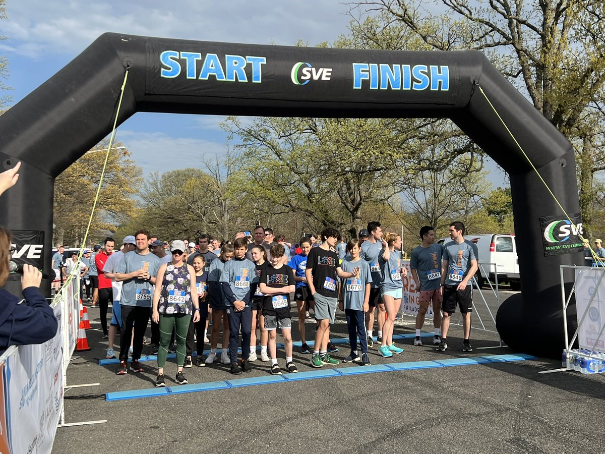 GYRIGPhilly's tweet photo. It’s been a great day so far! 💙 Thanks to all who have come out to fight #coloncancer https://t.co/pxHw3QciNp