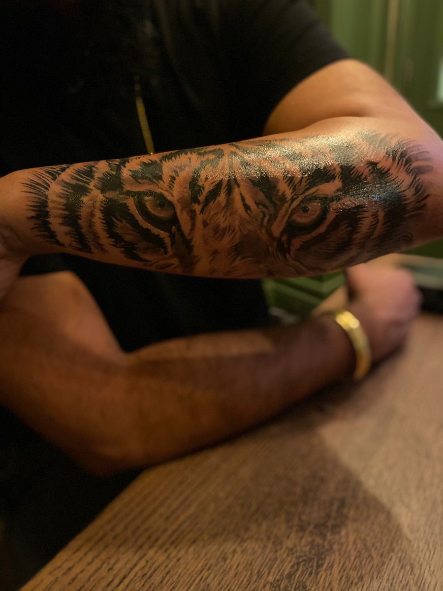 JagBarn's tweet photo. New tattoo come out 👌🏾 @lux_47 @LowriderLondon #tattoo #tiger https://t.co/nz3Yas0s7u