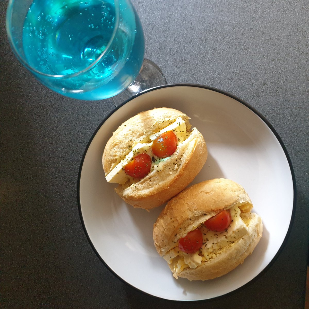 Cooking mums favourite meals #8 #cheeserolls with a #bluewkd 

#mentalhealth #mentalhealthawareness #mentalhealthuk #depressionawareness #anxietyawareness #mumsmeals #grief #bereavement #lunch #positivewithfood #cookingthroughbereavement #Lancashirecheese #tomato #saladcream