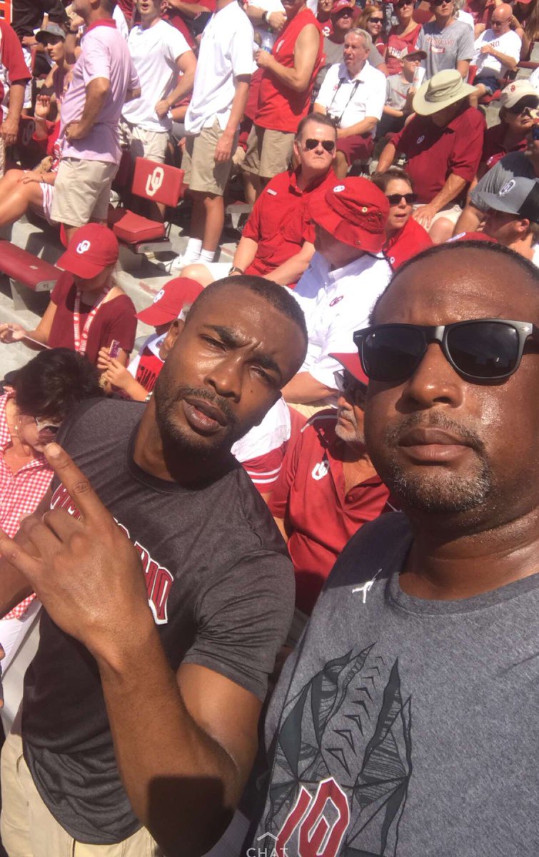 jeskalade's tweet photo. @TxBornSooner @tylerlongshanks Oh nah I don’t sit up top. 30 yard line https://t.co/HpVieawopa