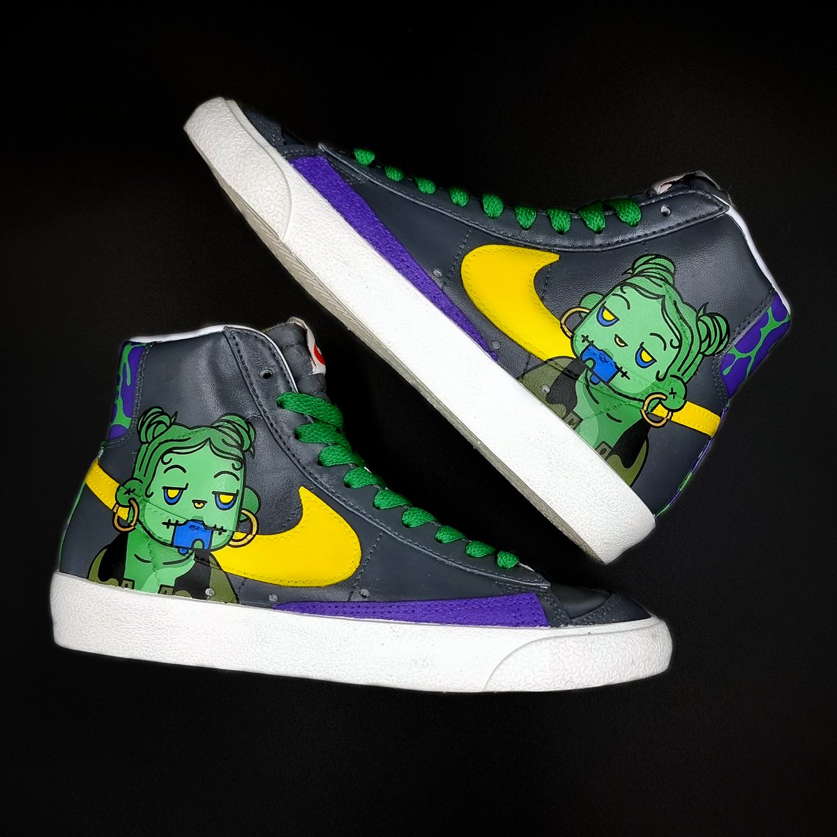 🧟 Renowned sneaker customiser <a href="/SekureD/">Sekure D</a> created these beautiful custom painted 1/1 <a href="/nike/">Nike</a> Blazer Mid for <a href="/Deadfellaz/">Deadfellaz</a>! 🔥

#NFT #nike #sneakerhead #deadfellaz #web3 #cryptocurrency #metaverse