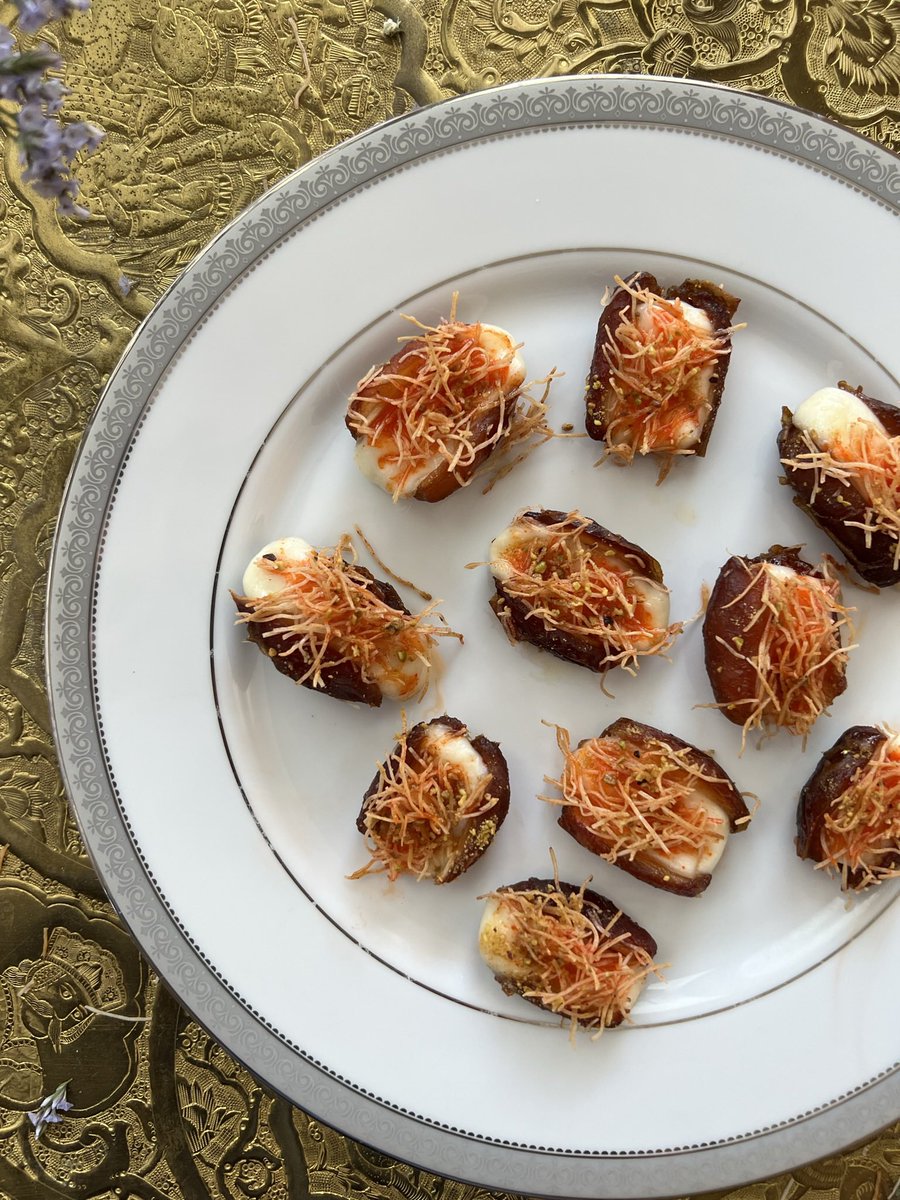 HalalGems's tweet photo. 11. And the finale to our #DateoftheDay series is knafeh dates, baked to perfection!
https://t.co/XZ7boX3t9h https://t.co/NrOdfmk0EV