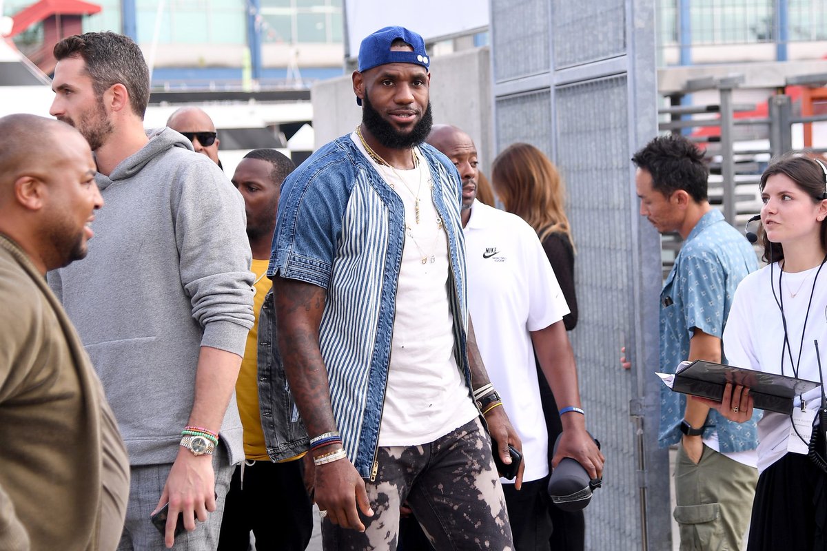SpeakContext's tweet photo. LeBron making everything look good https://t.co/Yan7XqJ5zR