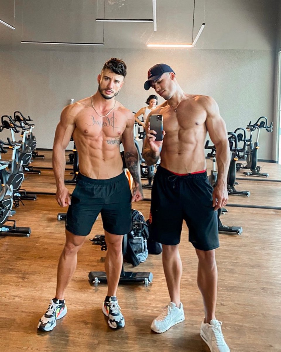 juanpgcl's tweet photo. GYM Buddy. https://t.co/GvCvlSTZWc