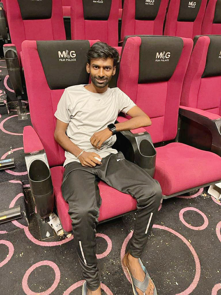 MSMATHIVANAN2's tweet photo. #Movie_Time🎞
#KGF_Chapter2
#J_O_C_K_E_Y_M_A_T_H_I🖤❤
#Strawberry🍓
#Chocolate🍫 https://t.co/0PFGFQ4Ctc