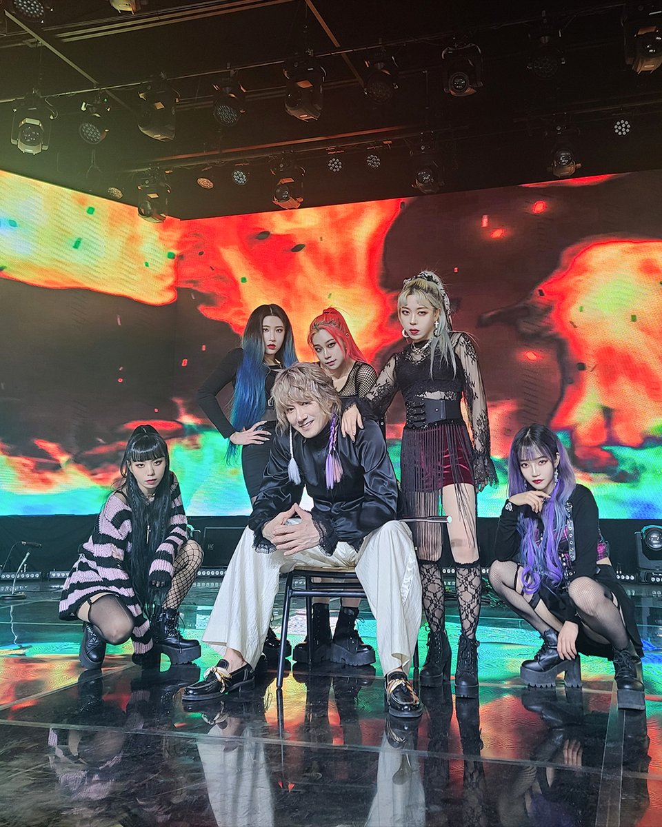 Rolling_Quartz's tweet image. 당구를 치러 온 게 아니라 촬영을 하러 왔습니다 ^^ We&apos;re not here to play billiards, we&apos;re here to film a performance video 💎❤👑