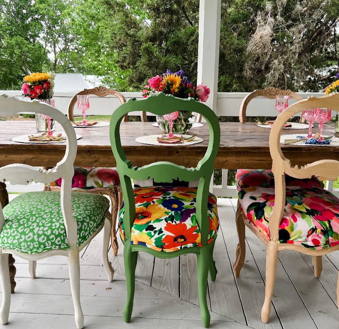 ChairWhimsy's tweet photo. I'm off to a late start today, but for a good reason! I just got back from the PINK Creatives retreat that hosted 24 amazing women who own creatives businesses.  And I've got the recap for all of you!  You'll see the amazing property, food, people, and town of Round Top on my lat https://t.co/Y2RdlQmg1m
