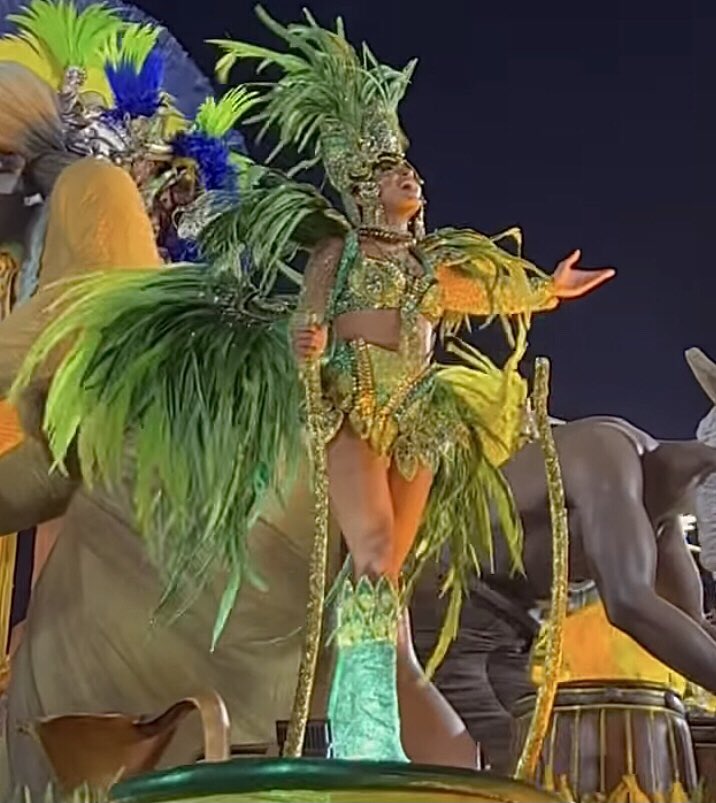 samsafes's tweet photo. Já dizia o contemporâneo Noah Urrea Jacob “Any you are the queen of brazil” https://t.co/WsGrtrW43c
