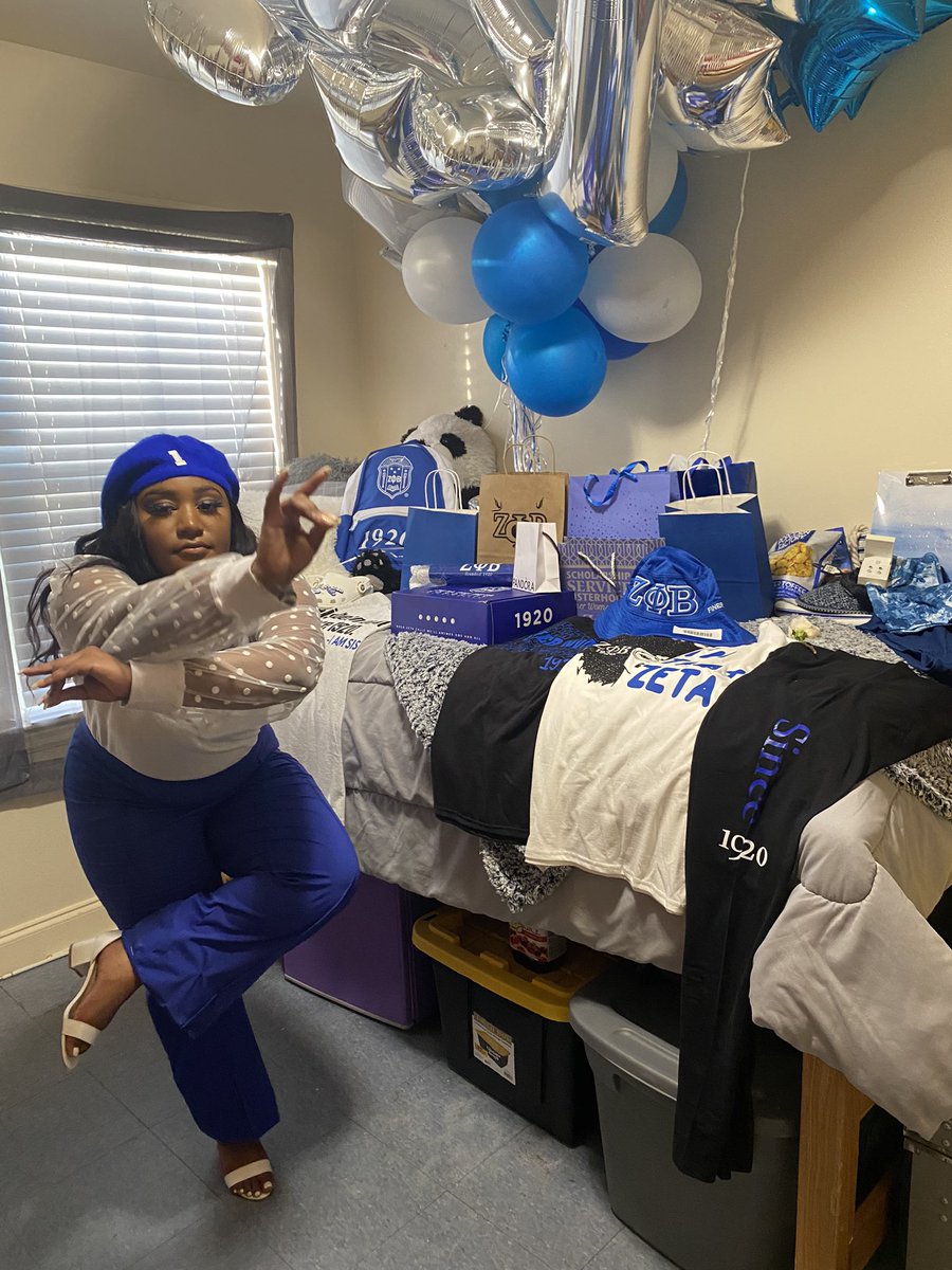 Sweet_Asia01's tweet image. Allow me to reintroduce myself..,
Y’all may know me as Asia,
But in Zetaland they know me as
“Purr-sistent” 💙🤍🕊
#1920 #TheAce #ZetaPhi