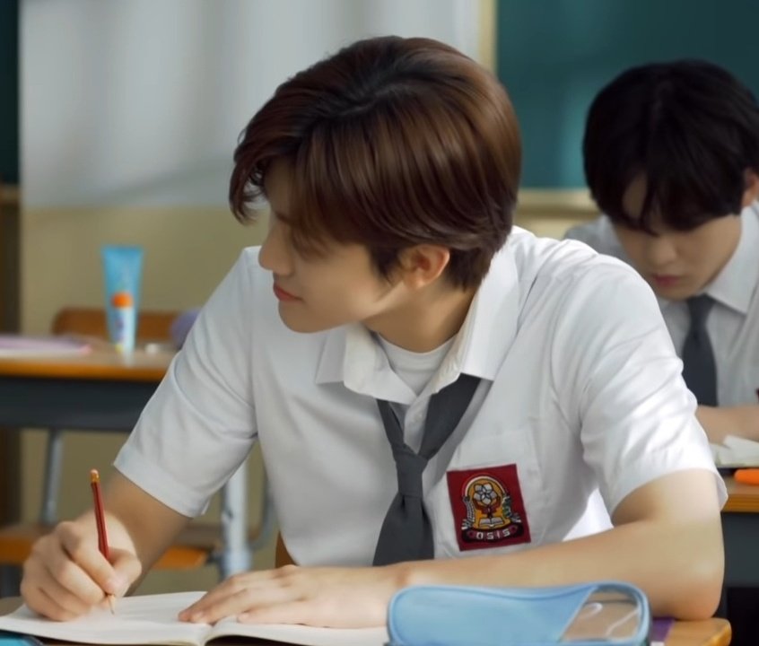 cruscene's tweet photo. : jaemren au —`
──────────
     🏷️ oneshot | fluff, high school!au.

Kalau ngomongin tentang UTBK, pikiran Injun cuma dipenuhi sama dua: pusing karena takut tar ga bisa, juga pening karena tingkah Jeamin yang makin hari makin ada-ada aja.
ㅤ https://t.co/rHun30pQFs