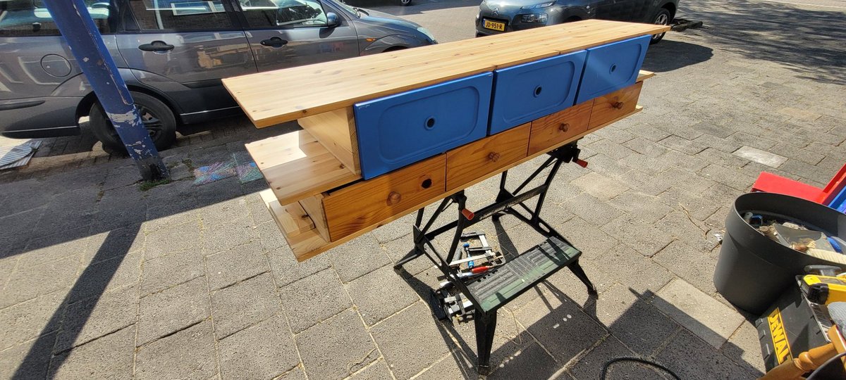 SchizoDuckie's tweet photo. Mockity mock
DeWalt go brrrrringgggg
Blauwe lades worden straks breder en krijgen houten frontjes
#IkeaHacking https://t.co/0RUIv8eplV