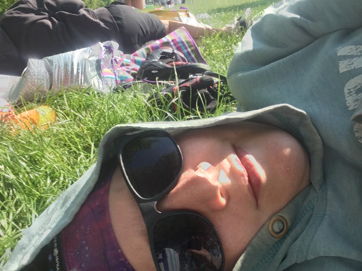 WritingbyL's tweet image. Laying in the park in Düsseldorf.