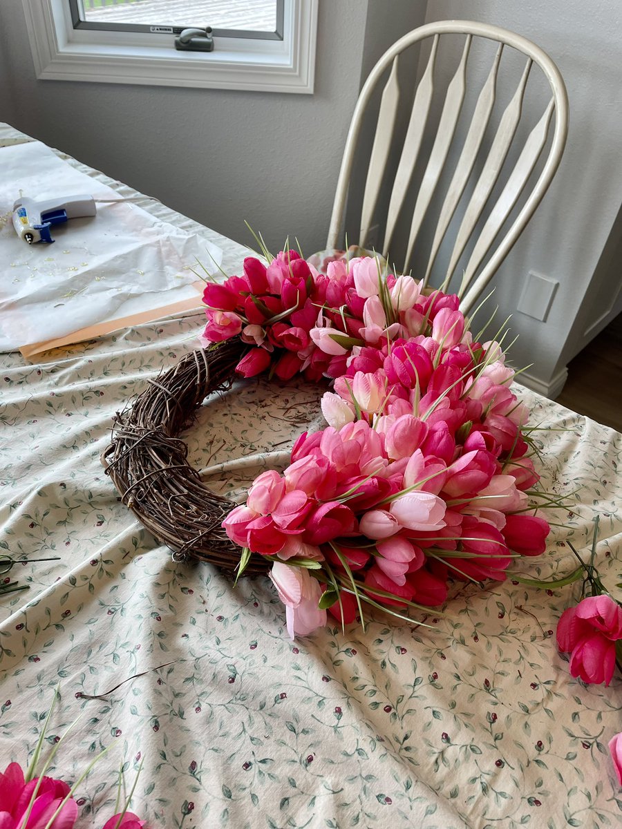 dianathomas51's tweet photo. Been wanting to make a tulip wreath. It’s the first wreath I’ve ever made and it turned out tremendously beautiful! Hot pink and blush silk tulips from Michael’s. You-tube video for how to is Jenny’s Wreath Boutique. This has a 14” grapevine base. Could have done a 12”. 🙂🥰 https://t.co/tmgoePNHL1