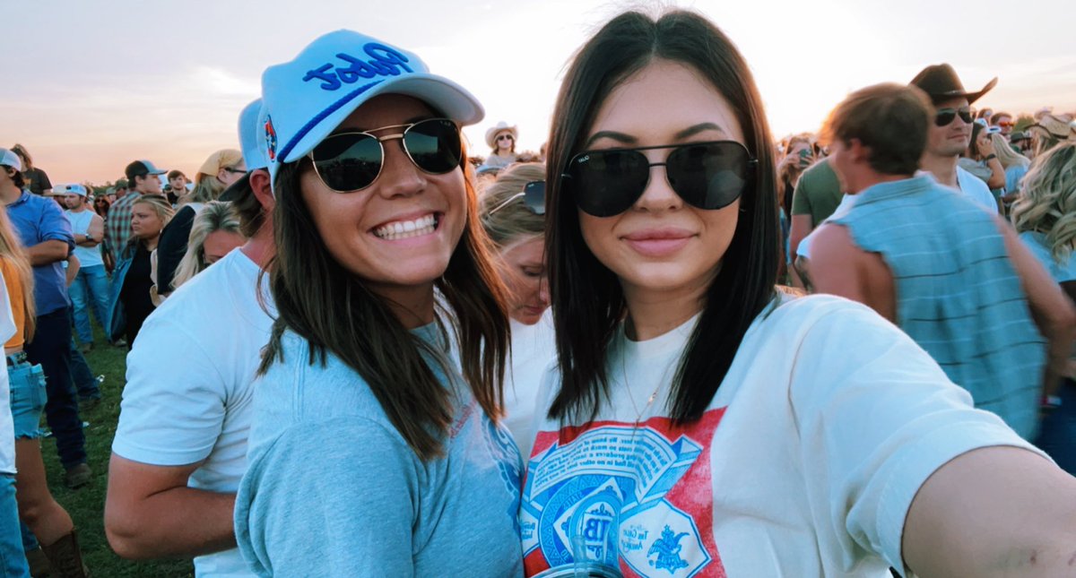 laaa_smith's tweet photo. R-O-D-E-O 🤠 https://t.co/61M2qqLea7