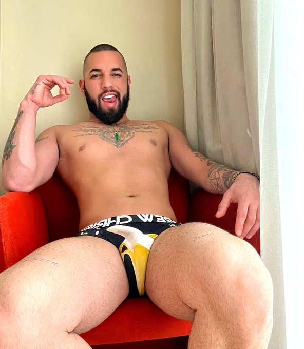 Would you like a 🍌? 🤭 https://t.co/f1C24hXtKU