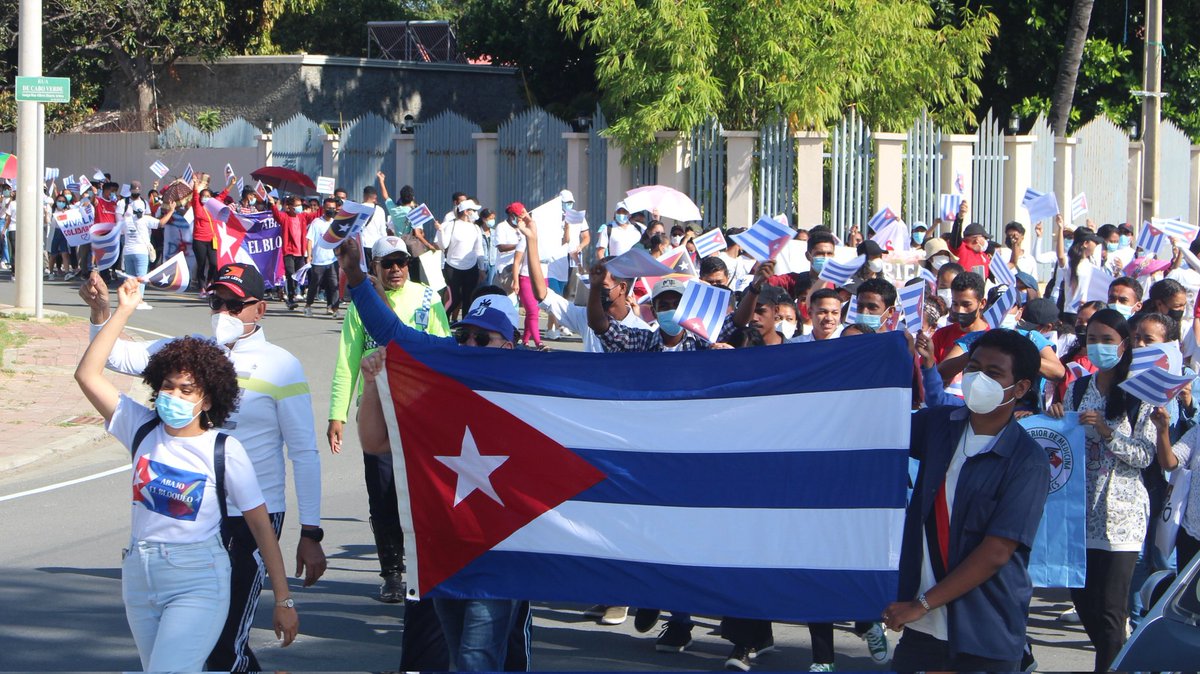BrunoRguezP's tweet photo. Los #PuentesDeAmor con nuestro pueblo se multiplican alrededor del mundo.

Amigos, connacionales y organizaciones solidarias exigen el fin de la política de acoso, persecución y asfixia contra #Cuba.

El clamor de #EliminaElBloqueo es evidente y abrumador. https://t.co/lfE9IoRyfs