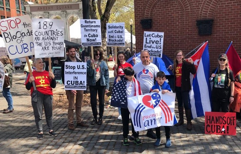 BrunoRguezP's tweet photo. Los #PuentesDeAmor con nuestro pueblo se multiplican alrededor del mundo.

Amigos, connacionales y organizaciones solidarias exigen el fin de la política de acoso, persecución y asfixia contra #Cuba.

El clamor de #EliminaElBloqueo es evidente y abrumador. https://t.co/lfE9IoRyfs