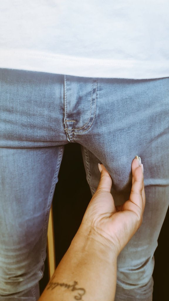 ubudslut's tweet photo. Mengukur apa yang bisa diukur. Siapa mau dibantu ngukur sama Njai? https://t.co/tjoE10l4Hn